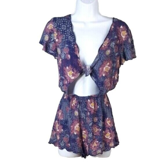 Kendall & Kylie Cut Out Shorts Romper Blue Purple XS Tie V Neck Scalloped Floral - Picture 1 of 6